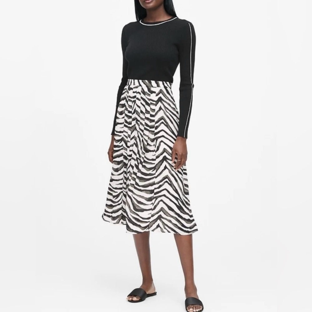 Banana Republic Black & White Zebra Pleated Midi Skirt Size 8 Casual Classic